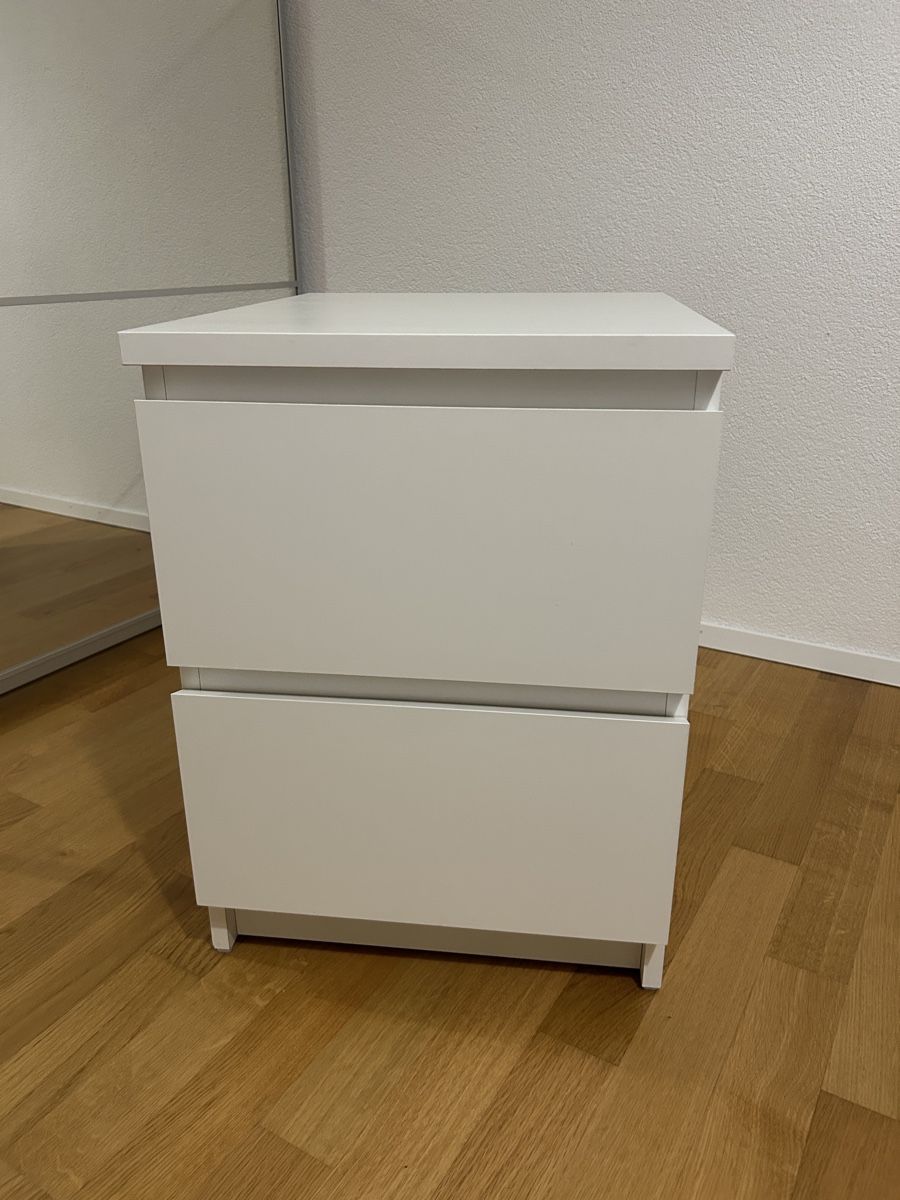 Ikea Comodini: Nachttisch / Weiss Schubladenkommode – Usato da Aarburg venduto da nor_scf2
