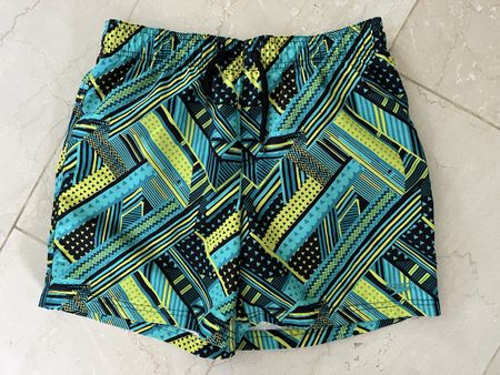 Badehose mit Löchlein