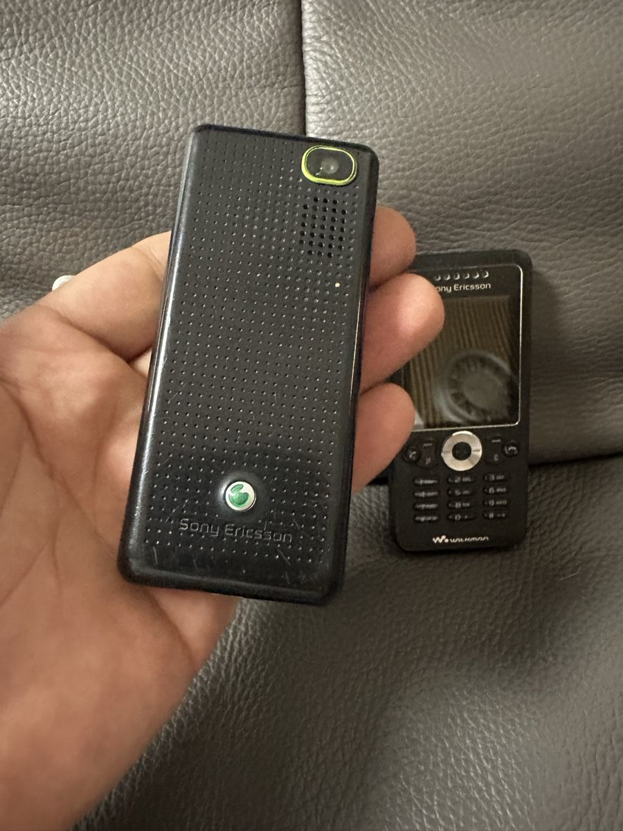 Ericsson Telefoni cellulari / Smartphones: Sony Ericsson Handy Konvolut 3x – Difettoso da Heerbrugg venduto da Amazon38 4
