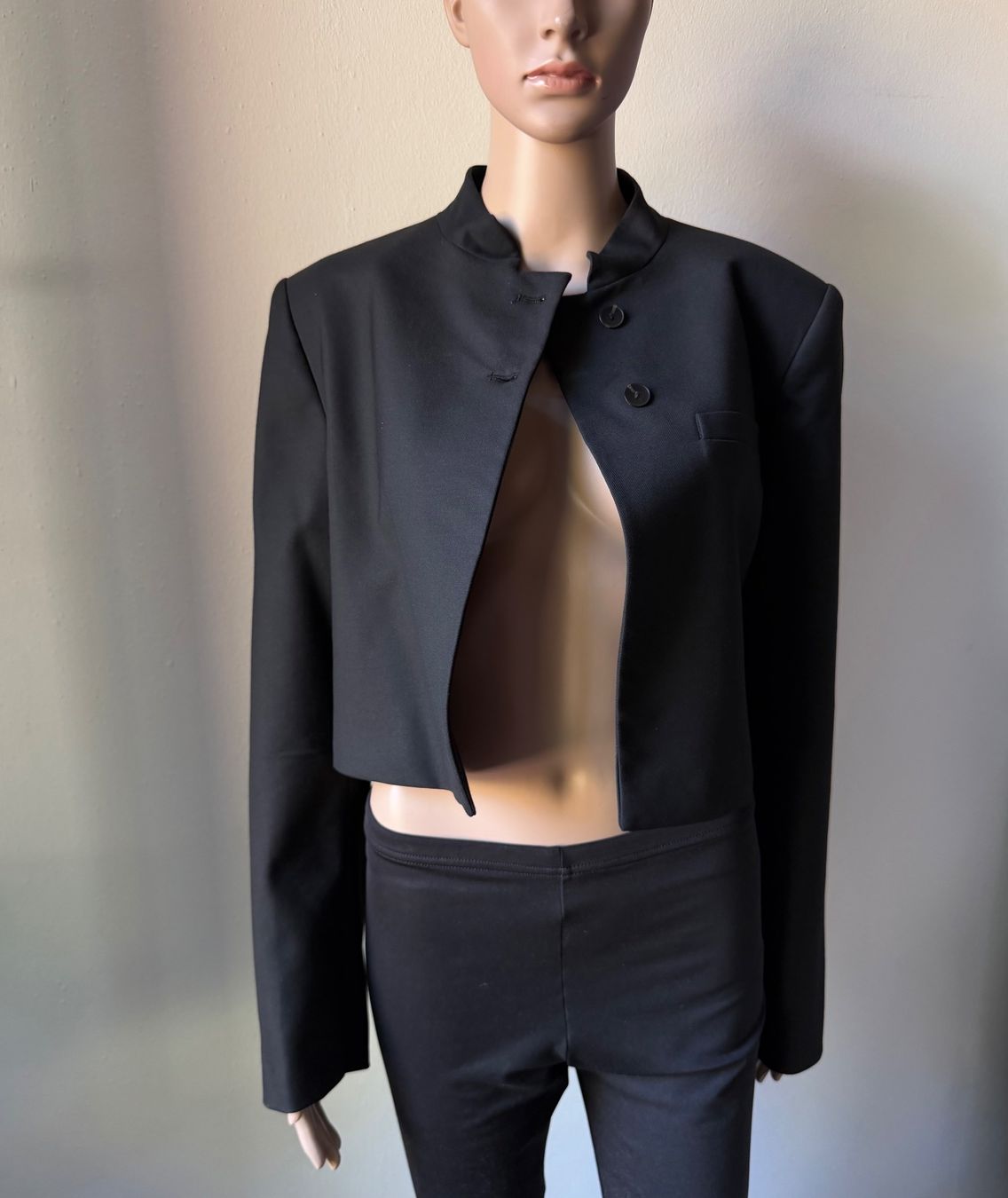 Zara Vestes: kurze ZARA Jacke 🖤 – D'occasion à Zürich par ClosetQueen 7