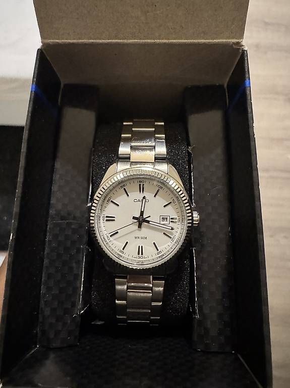 Casio Orologi: Casio montre acier - avec boîte – Usato da Yverdon-les-Bains venduto da g.07