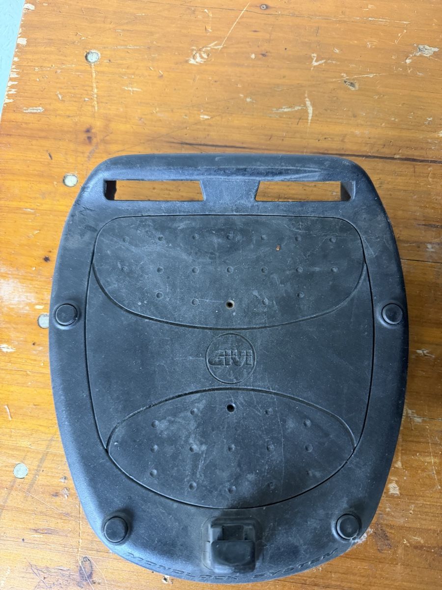 Givi Topcase: GIVI Motorrad Top Case / Koffer  – Usato da Gurmels venduto da SwissShop21 4