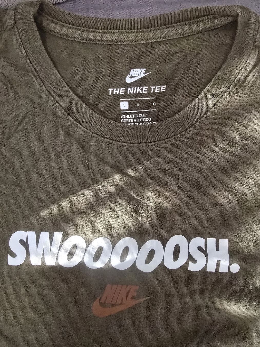 Nike T-shirt: T-shirt Nike vert "SWOOOSH" taille L – Usato da Mont-sur-Lausanne venduto da Didinho 1
