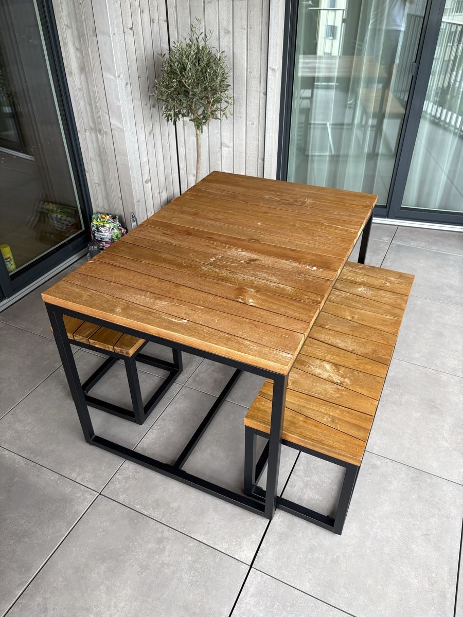 Set di tavolo e panche: Gebrauchtes Garten-Set aus massivem Akazienholz – Usato da Uster venduto da novmbrkid 2