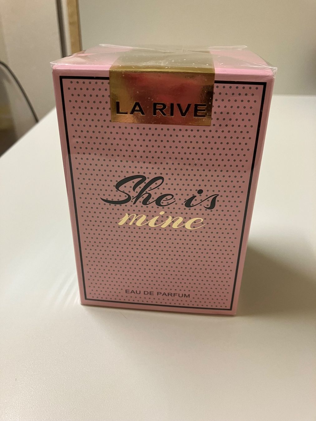 Profumi & Eau de Toilette: Parfum 90ml She is mine von La Rive NEU – Nuovo e nell'imballaggio originale da Schaffhausen venduto da Simmel80