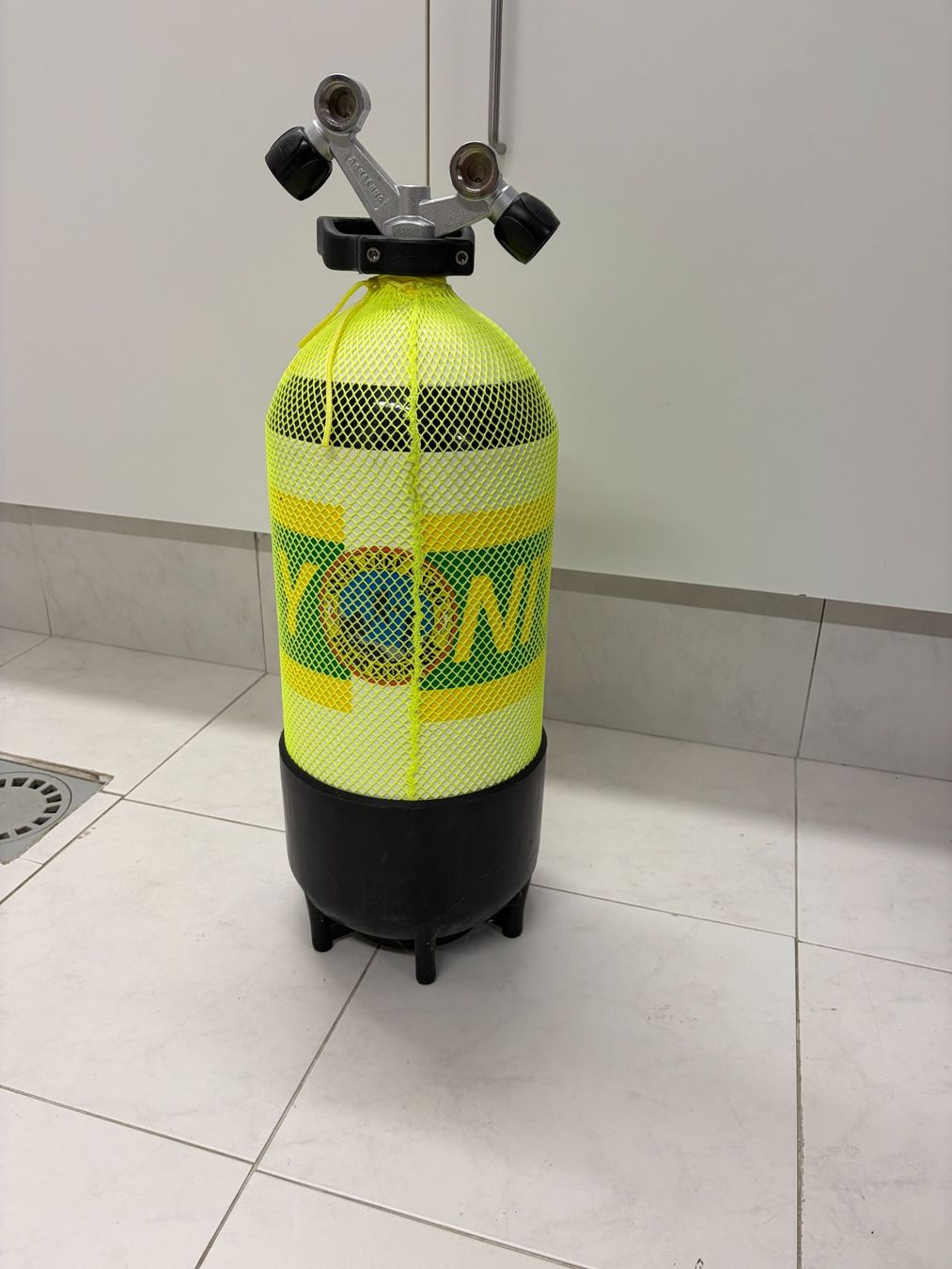 Tauchflaschen: Tauchflasche, 12l mit Doppelventil, ungeprüft, Nitrox – Gebraucht aus Rüttenen von Enboe