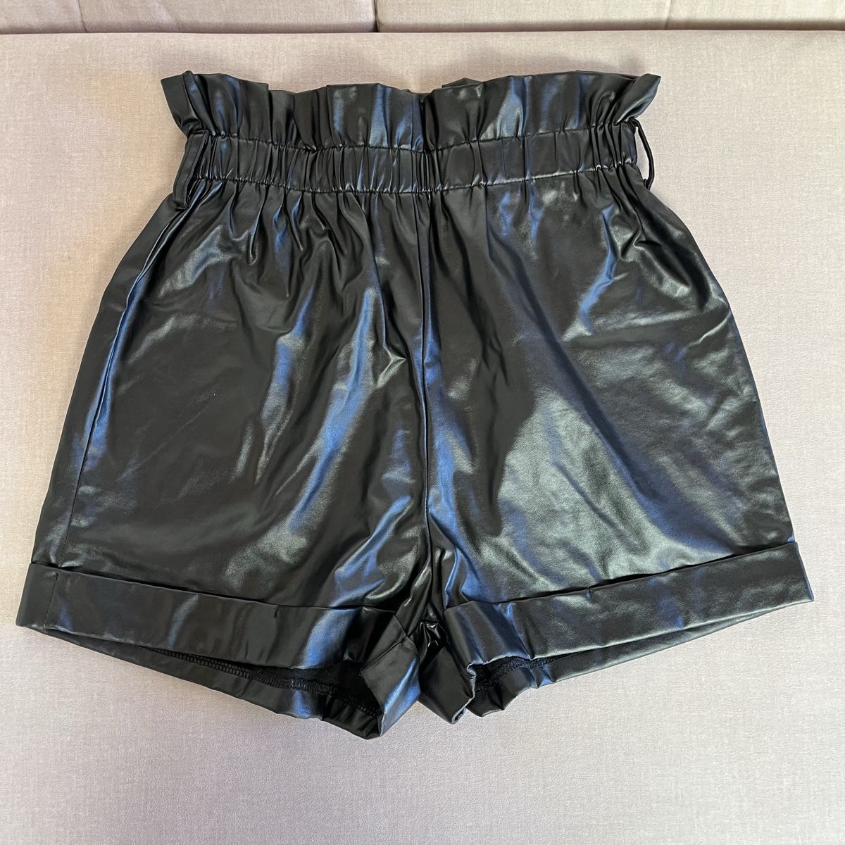 Pantaloni: Kurze Hose in Lederoptik  – Usato da Cunter venduto da tiramisuuu_ 1