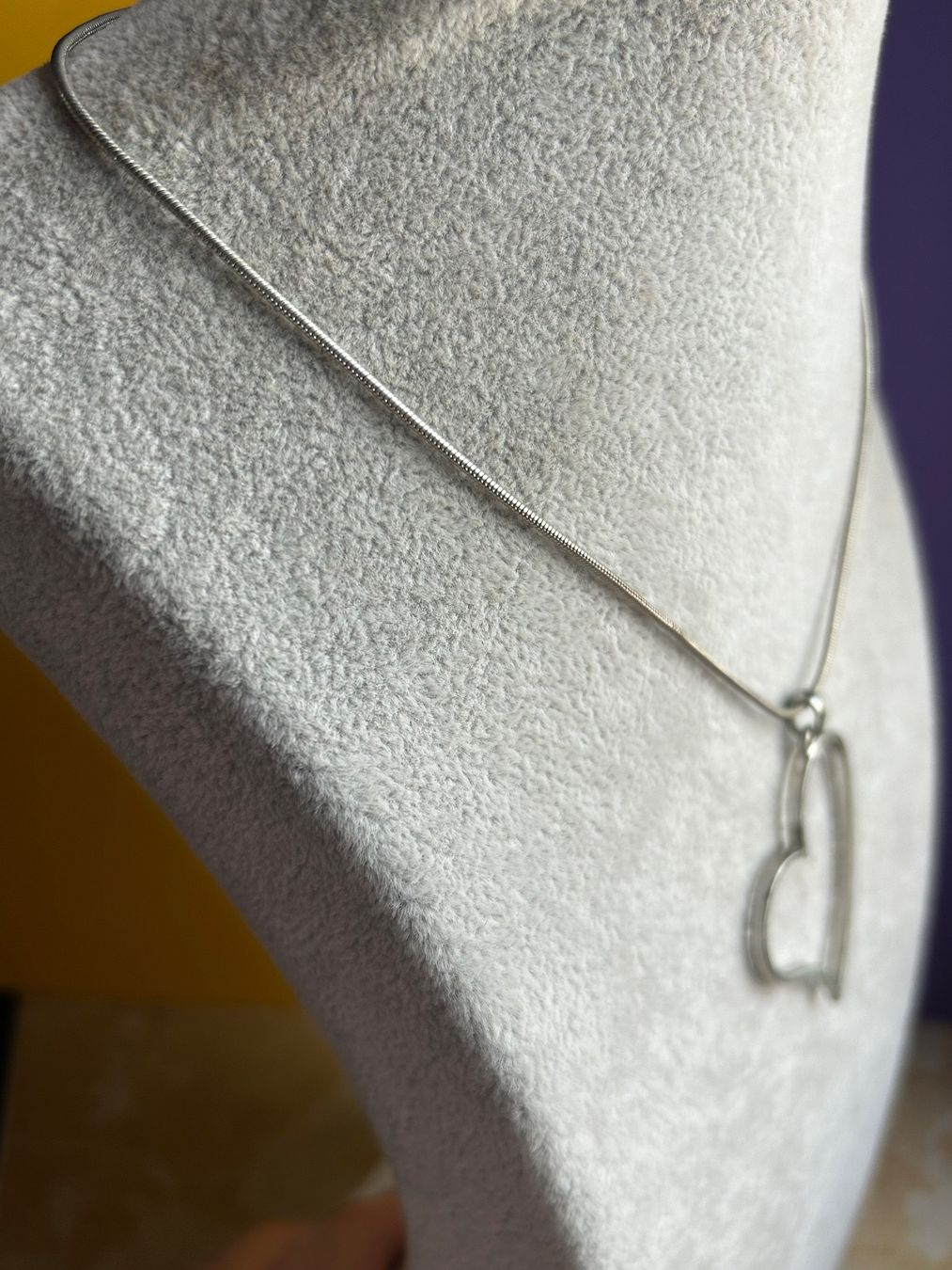 Ketten: Herz-Collier, Schlangen-Kette, Anhänger 40cm – Gebraucht aus Laufen von Bellavitaboom 2