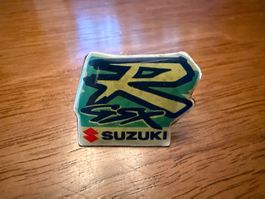 Anstecknadel Suzuki GSX R Logo Metall gebraucht Zustand