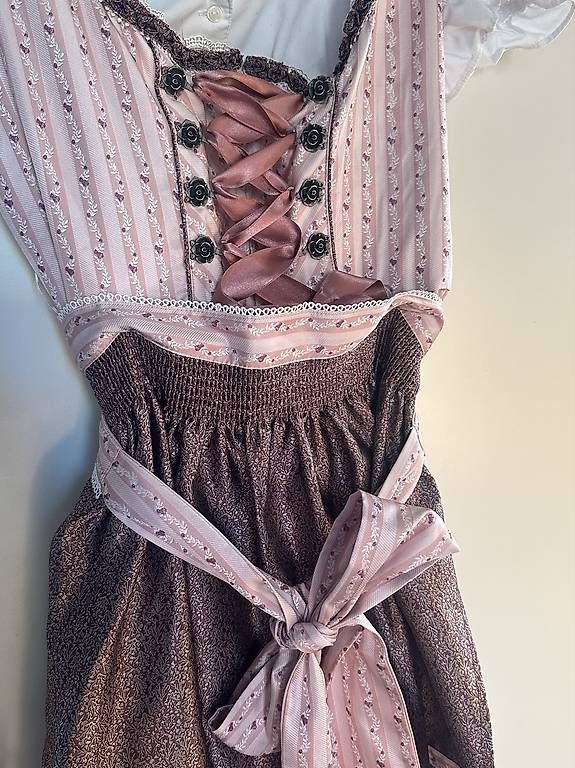Krüger Vestiti: Krüger Dirndl Gr 38 – Usato da Bern venduto da fabriziaaaaa 3