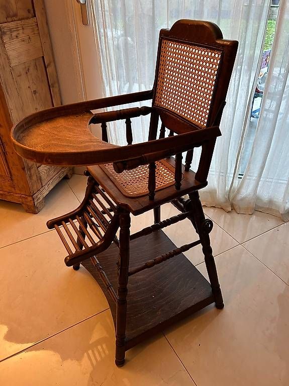Hochstühle: Chaise d'enfant – Gebraucht aus Areuse von bvo_kds8