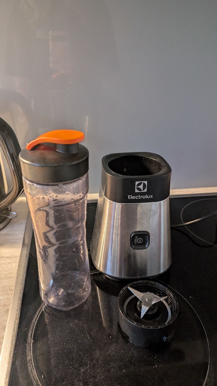 Electrolux Küchengeräte: Electrolux Blender with Travel Cup Good Condition – Neu (gemäss Beschreibung) aus Roveredo GR von JessK.Store