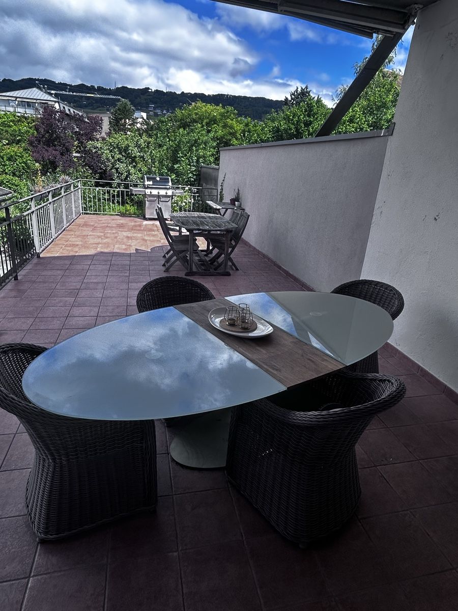 Tavoli: Adjustable glass and wood outside table - good condition  – Usato da Rolle venduto da wwi_qn7w