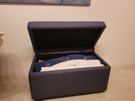 Graue Stoff Truhe /großer Hocker mit Stauraum
