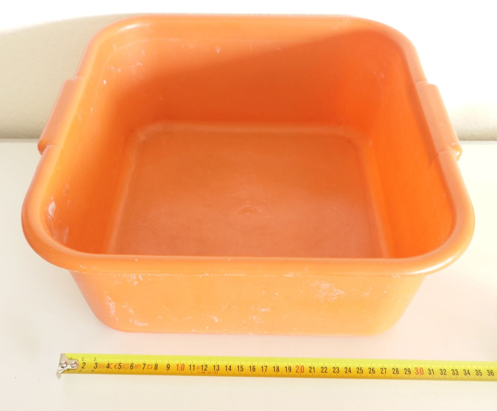 Contenitori & Simili: Waschbecken / Plastikbecken / ca. 8 l / eckig / orange – Usato da Ostermundigen venduto da Chrisascht
