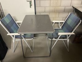 Campingtisch mit 2 Stühlen
