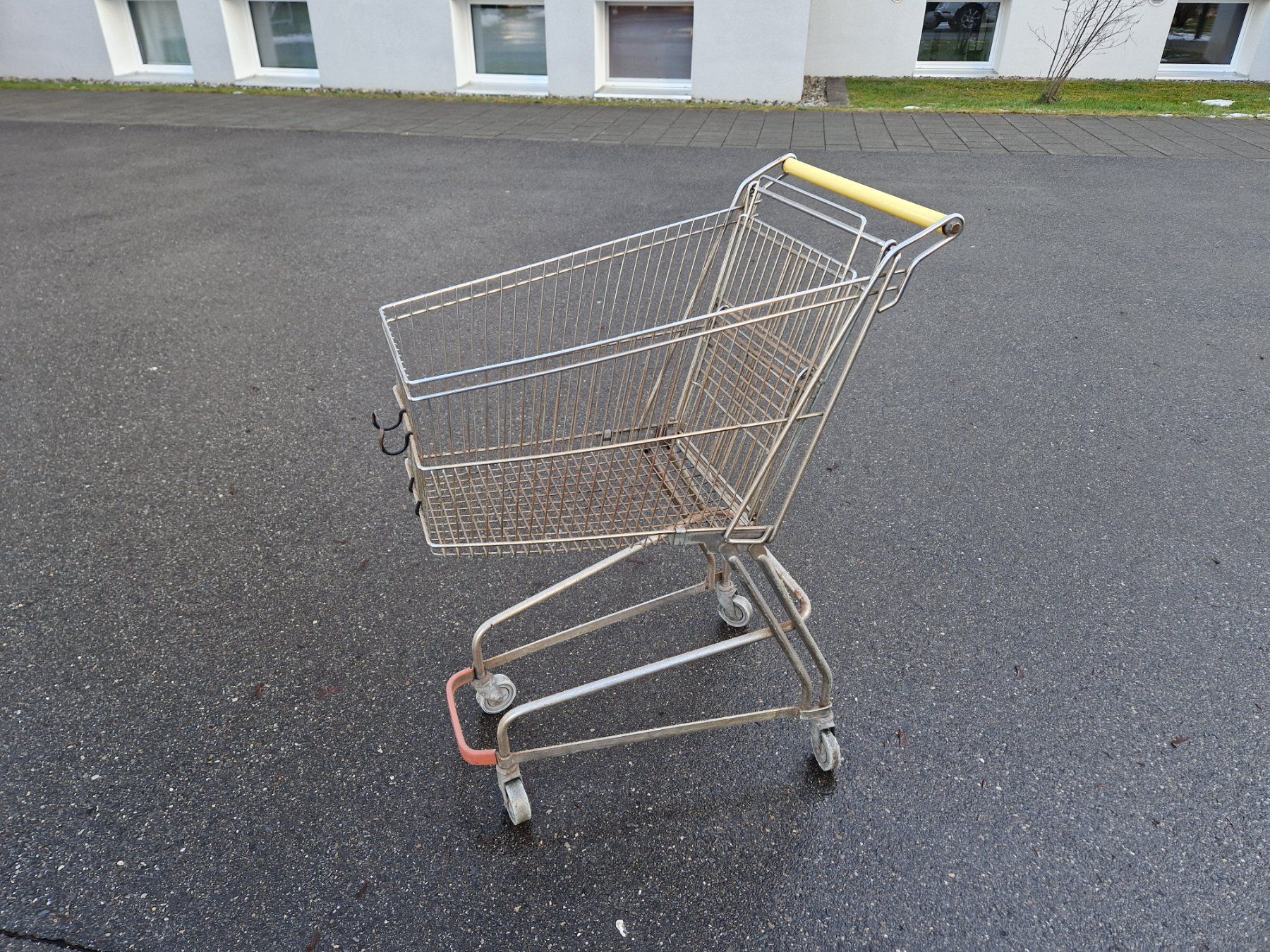 Carriole: Alter Einkaufswagen Nr. 8 (pfuedrikson) – Usato da Thun venduto da pfuedrikson