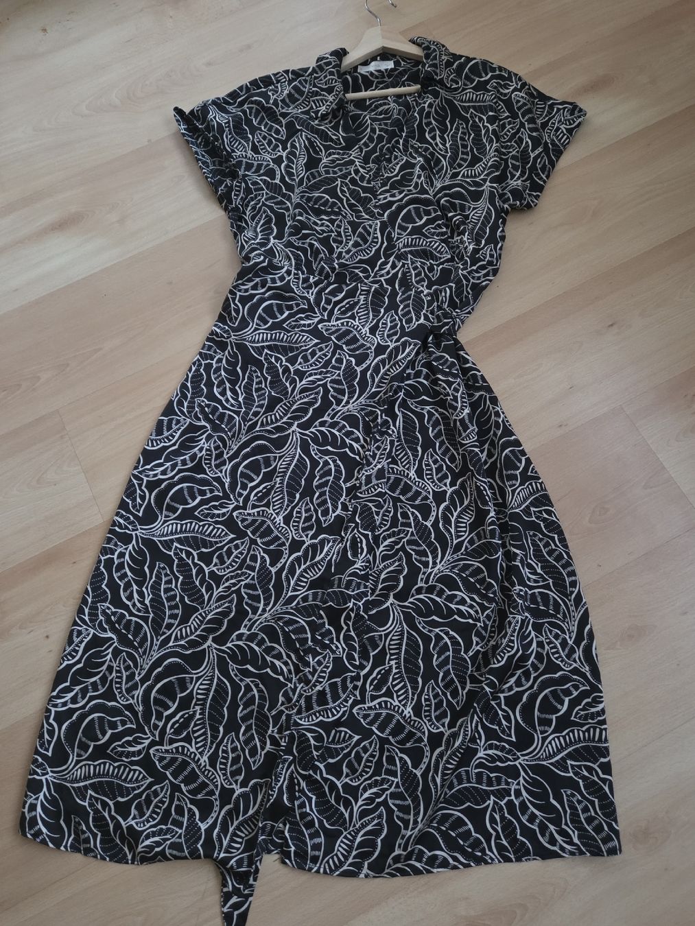 Vestiti: Schönes Kleid Grösse L, Marke MANGO. – Nuovo (secondo la descrizione) da Schöfflisdorf venduto da cri_8gn5 3