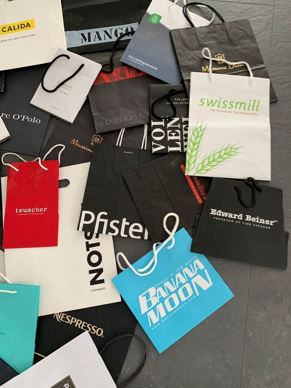 Borse: 29 Stk. Papiertüten/Säcke div. Labels – Usato da Bonstetten venduto da MJ45 2