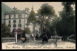 AK Interlaken, Hotel Schweizerhof, Straßenpartie mit Kutsche