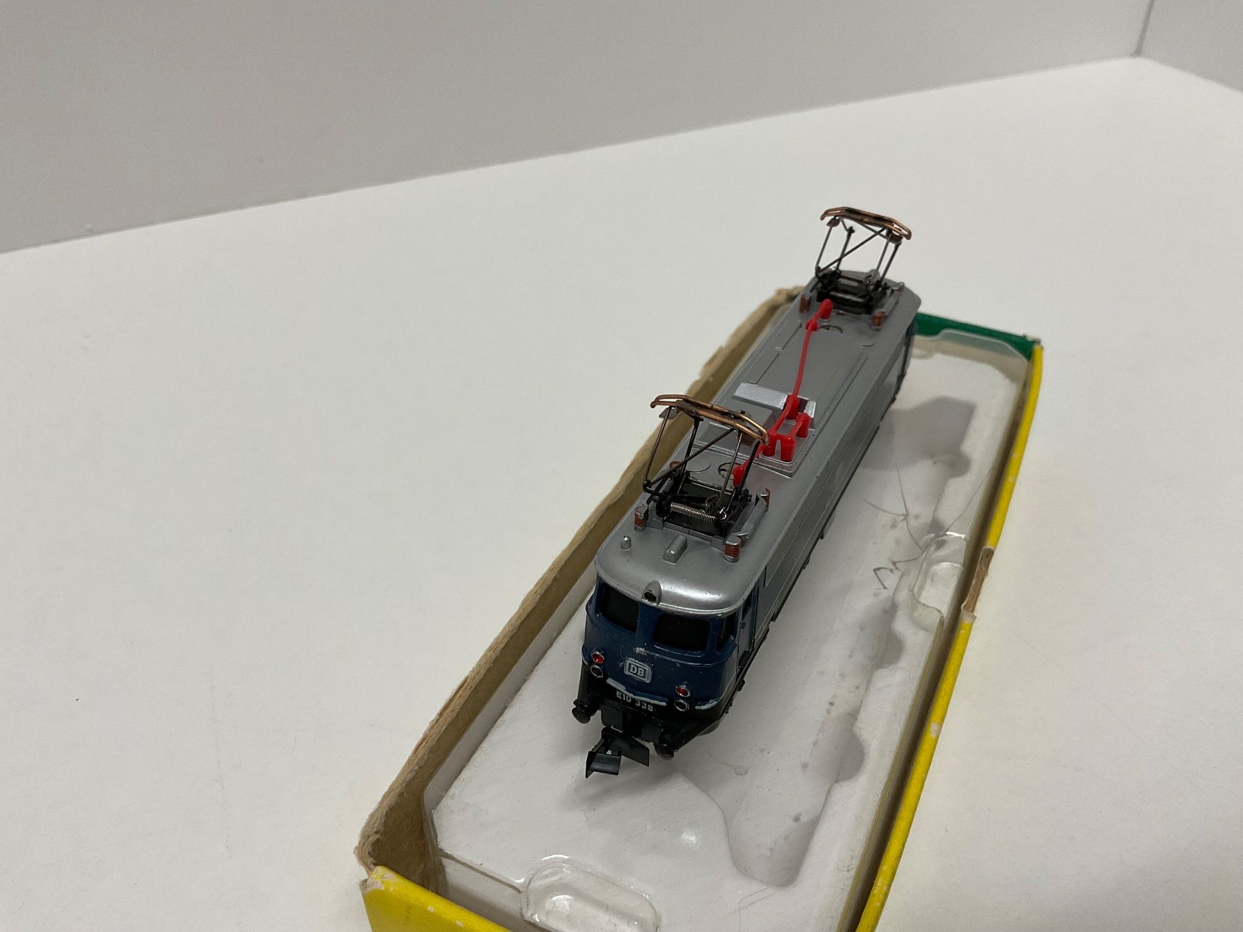 Trix Modellini di ferrovie: Minitrix 2930, Elektrolok, E10 338 blau der DB, Bespielt – Usato da Chur venduto da Chur75 3