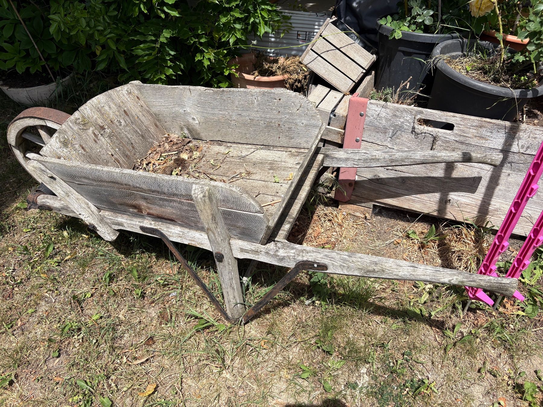 Schubkarren: Holz Karren – Gebraucht aus Rüti b. Riggisberg von caro7171