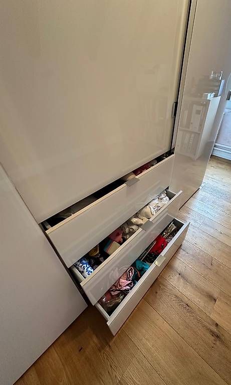Armadi: Grosser Schiebetüren Schrank – Usato da Frauenfeld venduto da VelvetNoir 1
