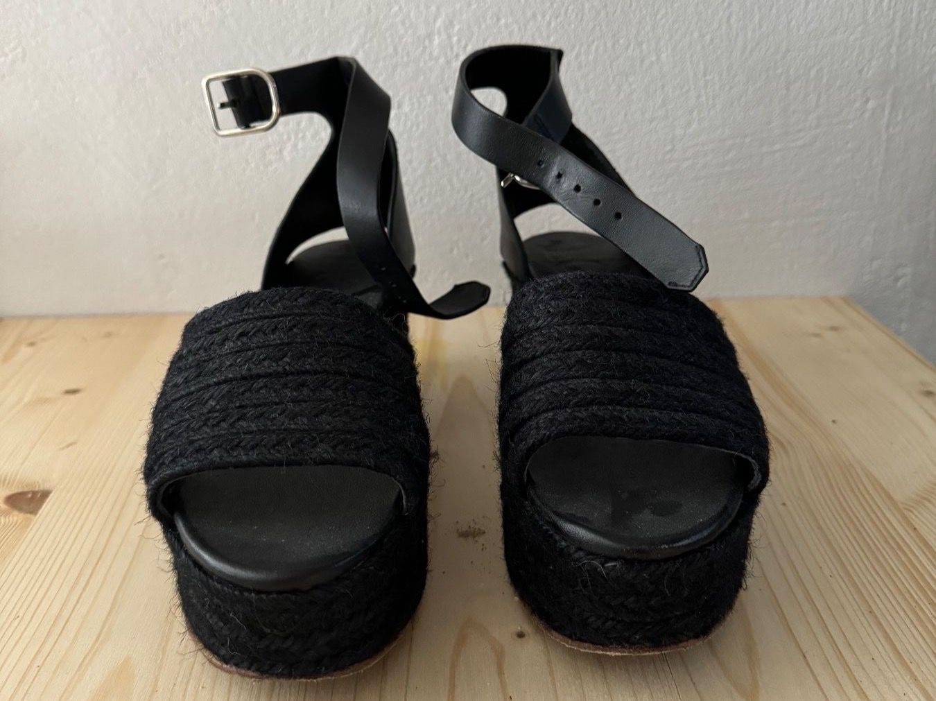 Damenschuhe: Designer Loewe Bast Schuhe, schwarz – Gebraucht aus Zürich von