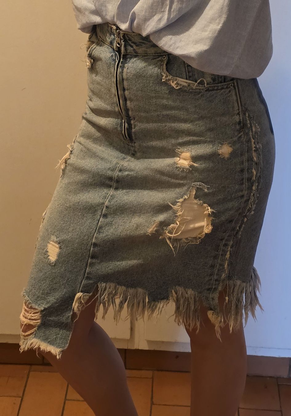 Zara Röcke: Zara Jeansrock, destroyed Look, Grösse 36 – Gebraucht aus St Gallen von vir_5kgt