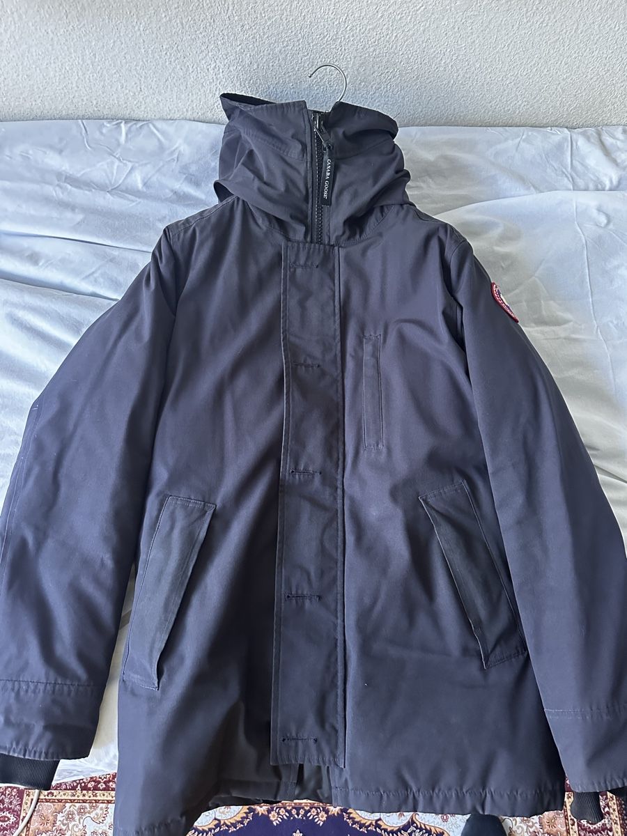 Canada Goose Cappotti: Canada Goose Herren Winterparka – Usato da Zürich venduto da Zoheir07
