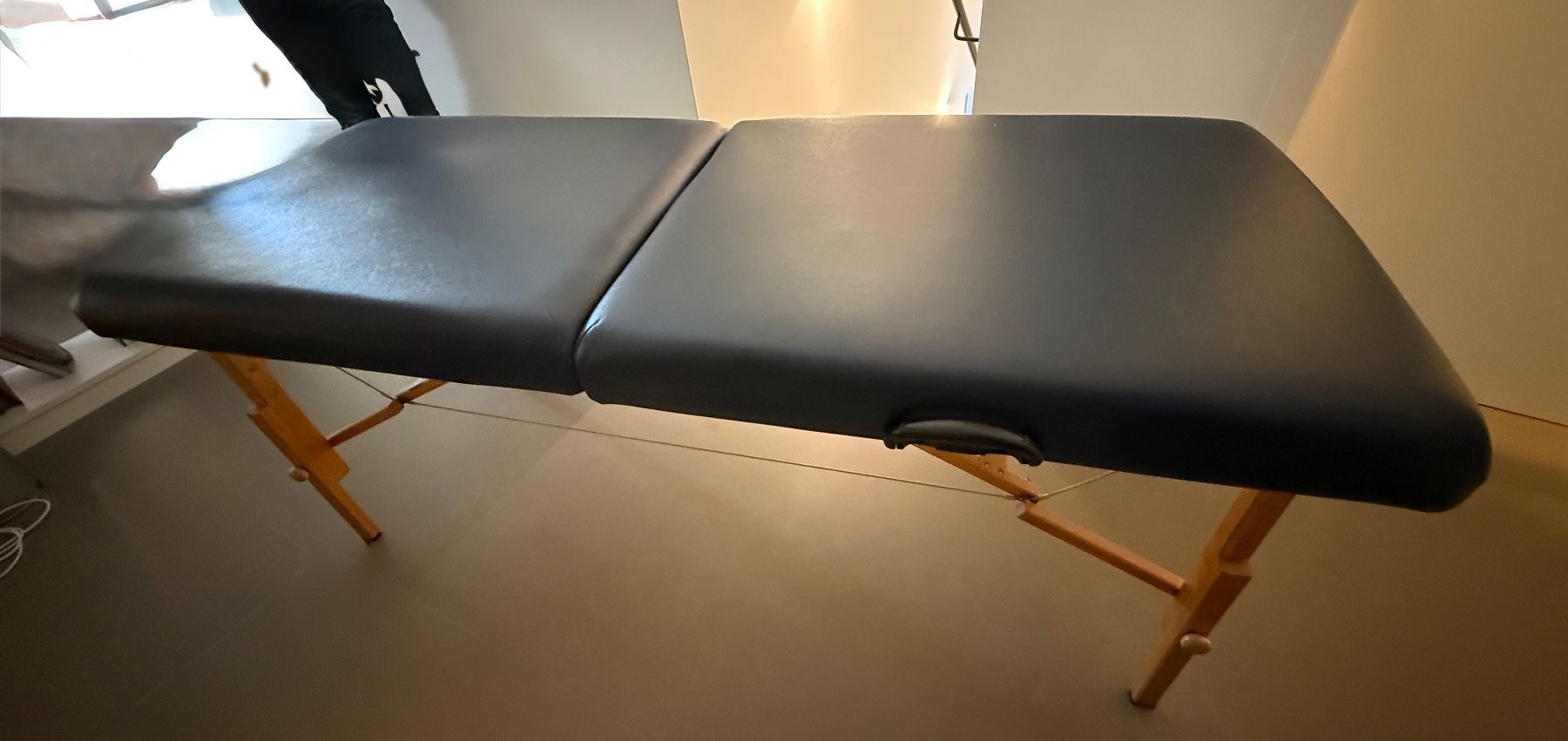 Dispositivi per massaggi: Portable Massage Table - Great Condition & Accessories! – Usato da Duggingen venduto da berky