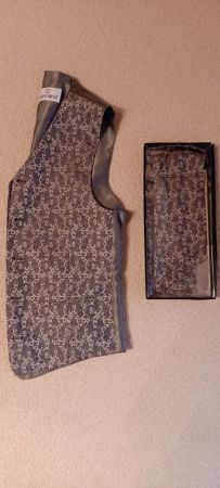 Festliches Gilet mit Pochette + Schlips