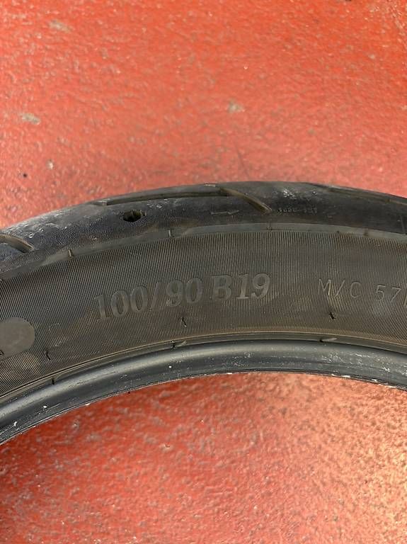 Pneumatici & Ruote complete: 100/90B19 Reifen vorne – Usato da Muri b. Bern venduto da UrbanMotors 1