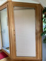Hochwertige Plissee-Storen für schräge Fenster