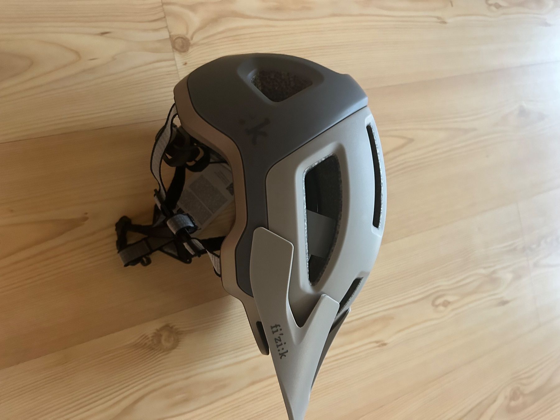 Caschi: Fizik Bikehelm Mips mit LIcht – Usato da Reichenbach i. K. venduto da Standfluh 1