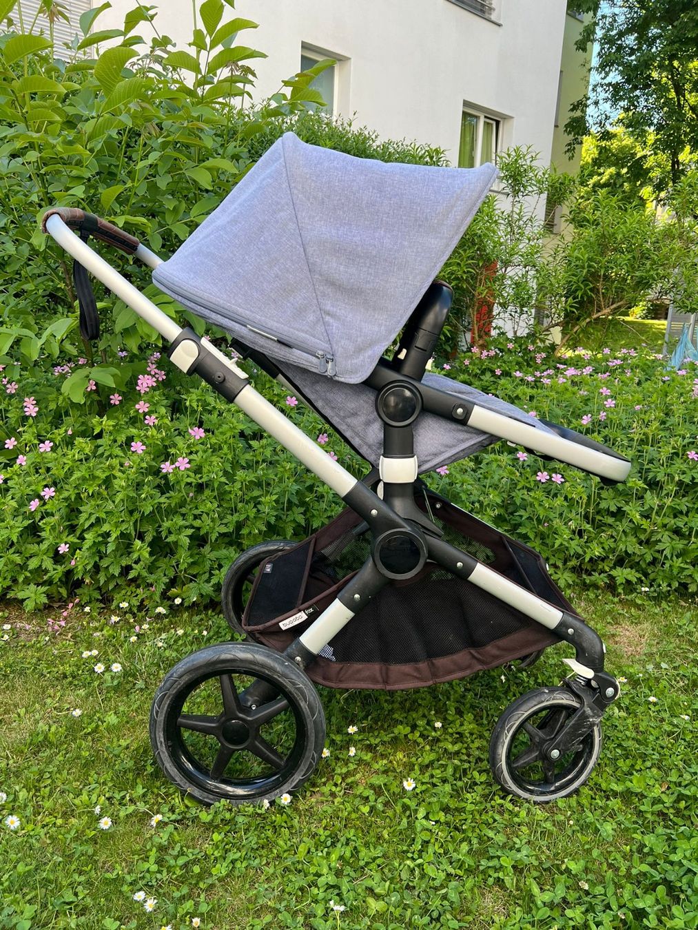 Bugaboo Kinderwagen: Kinderwagen Bugaboo Fox blau – Gebraucht aus Bülach von 3meego3