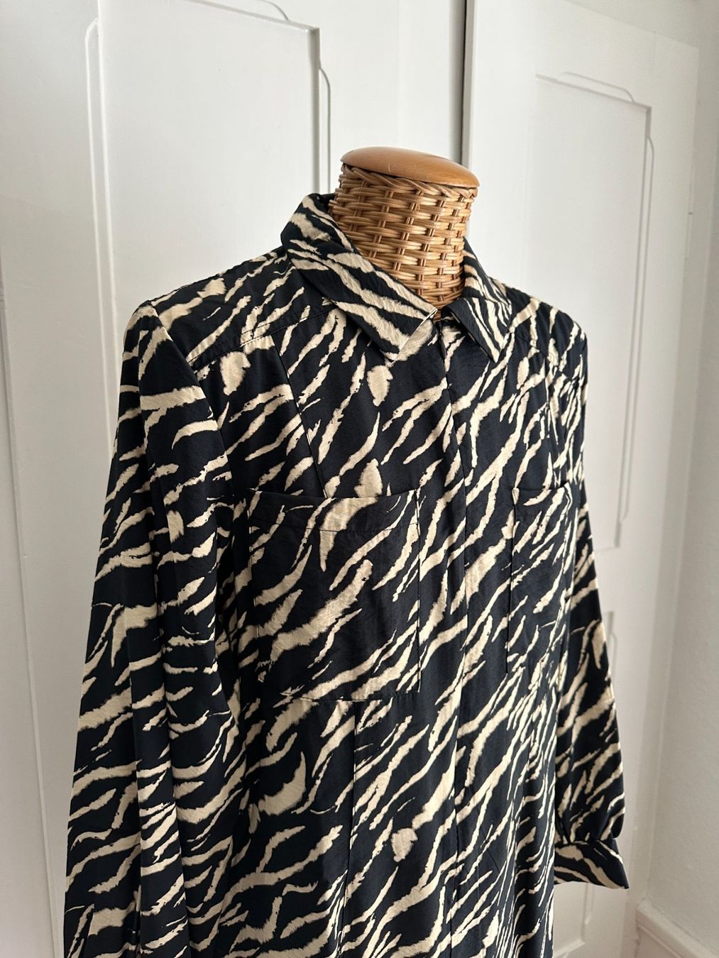 Moss Copenhagen Vestiti: MSCH COPENHAGEN - Kleid beige-schwarz gemustert S – Usato da Zürich venduto da Diazaio 1