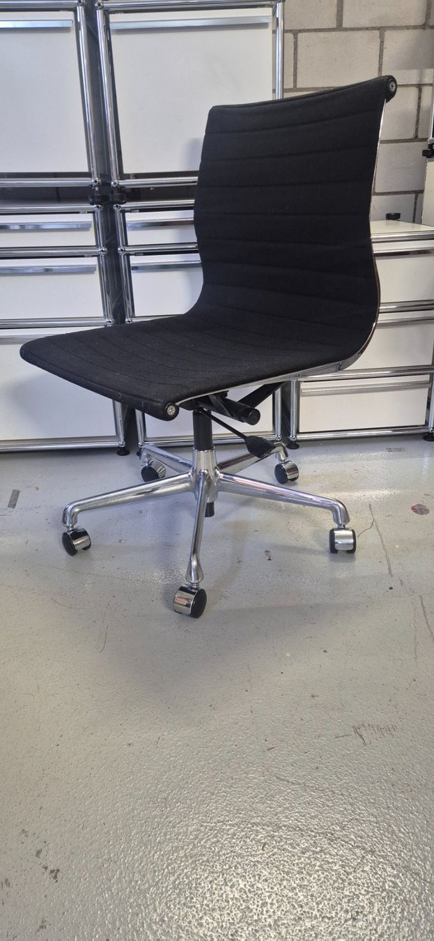 Vitra Sedie: Vitra EA 117 in Hopsak Nero – Usato da Meilen venduto da COSTA_ABC