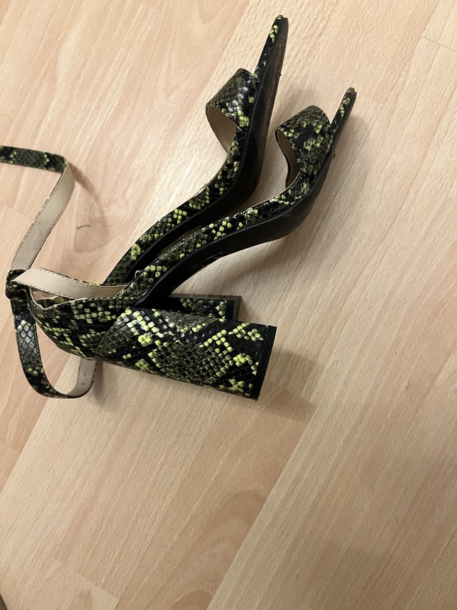 Scarpe da donna: High-Heel-Sandalen mit Schlangenprint – Usato da Merenschwand venduto da Pao_29