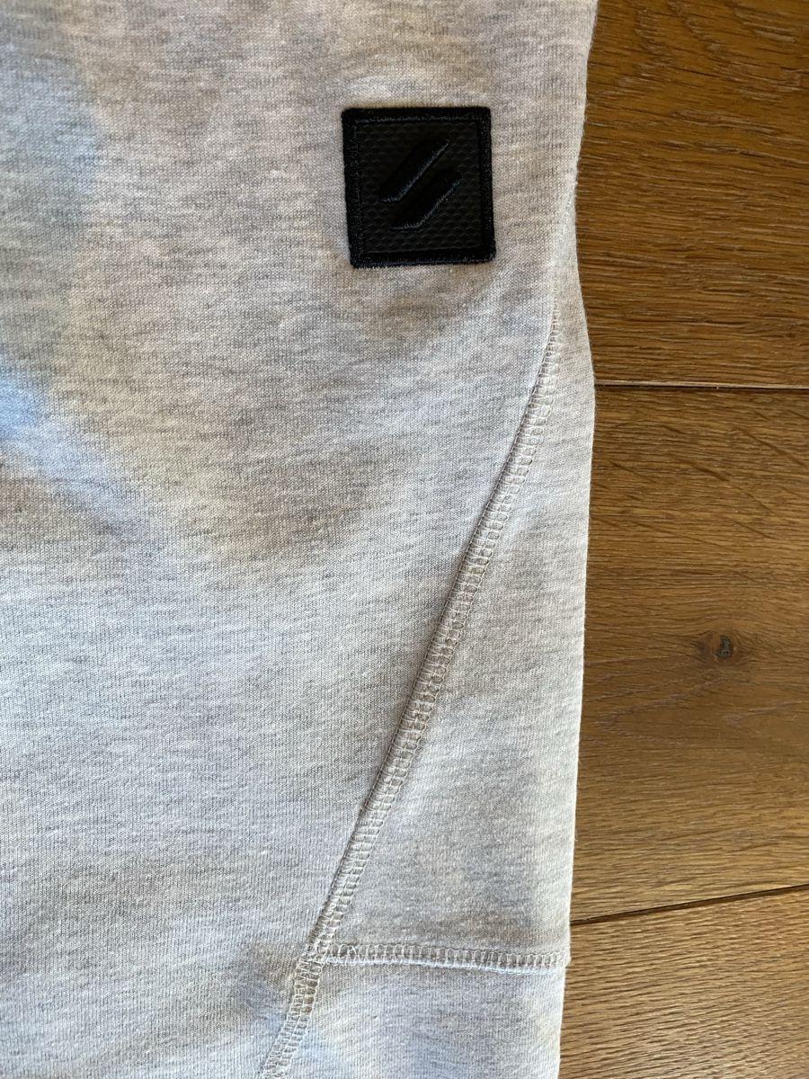 Superdry Pantaloni: Superdry Tech Jogginghose mit Karottenschnitt Gr. L – Nuovo (secondo la descrizione) da Effingen venduto da Daizyy 6
