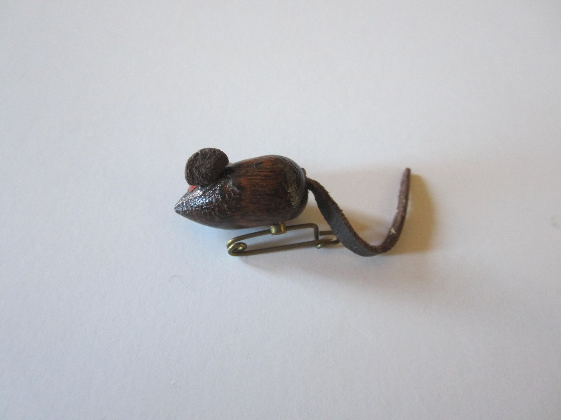 Placchette & Badge: Ancienne broche souris – Nuovo (secondo la descrizione) da Tramelan venduto da Tors 2