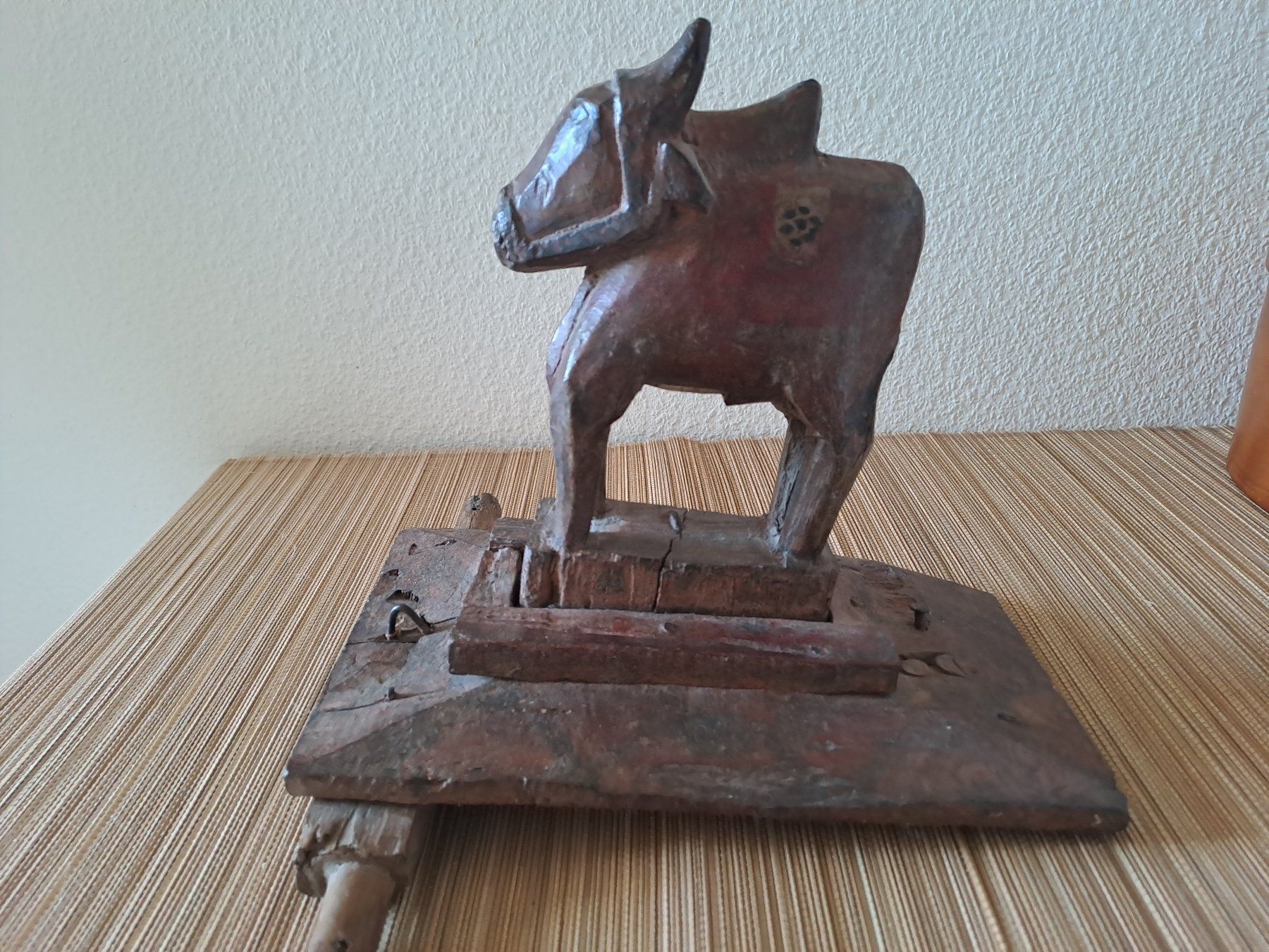 Statuette: INDE ANTIQUE  JOUET NANDI EN BOIS – Usato da LAUSANNE venduto da KWEW 1