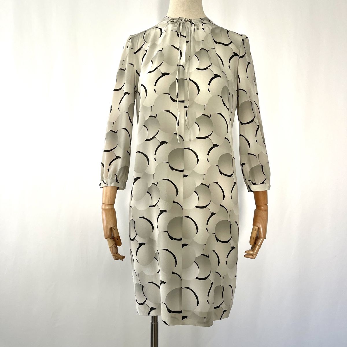 Akris Vestiti: AKRIS Gray Silk Dress – Nuovo (secondo la descrizione) da Freienbach venduto da Avviivva_Shop