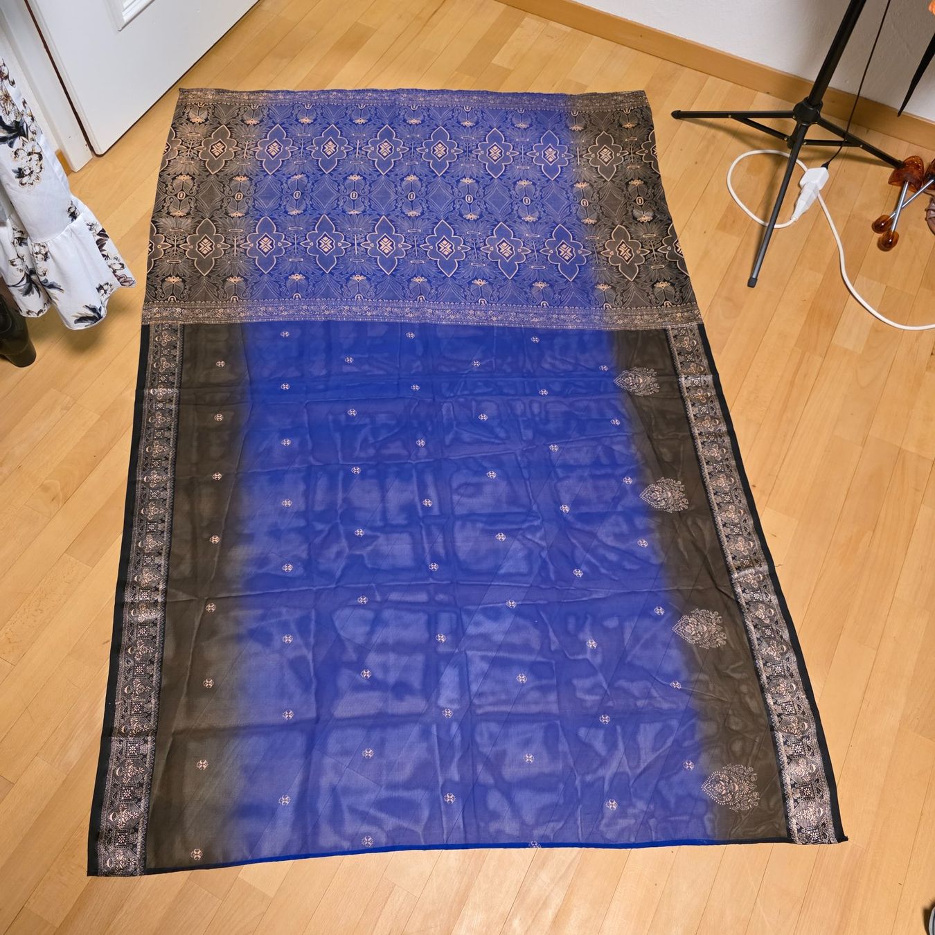 Foulards & écharpes: Schicker Schal blau gold gemustert Vintage – D'occasion à Wald ZH par CapLux 4
