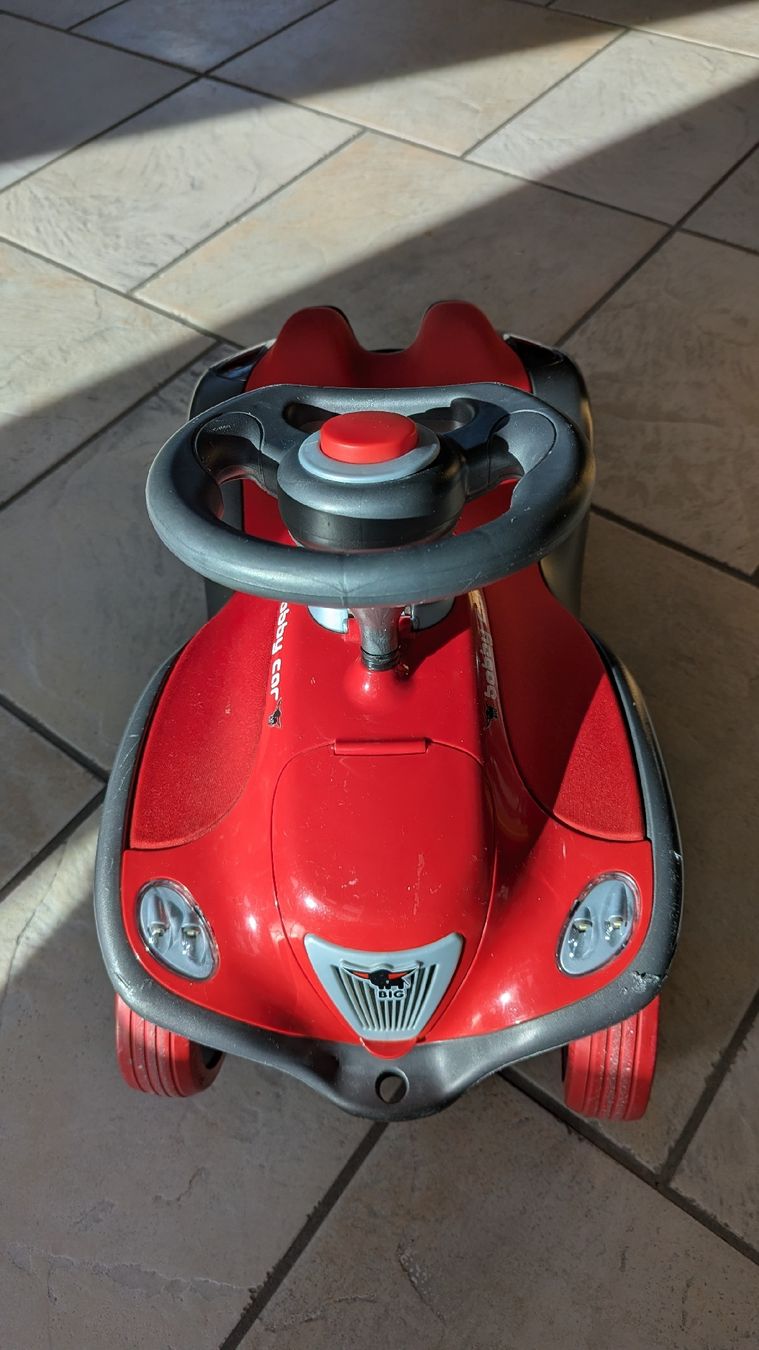 Big Fahrzeuge für Kinder: Rotes Bobby Car mit Flüsterrädern – Gebraucht aus Reigoldswil von vio_bz68