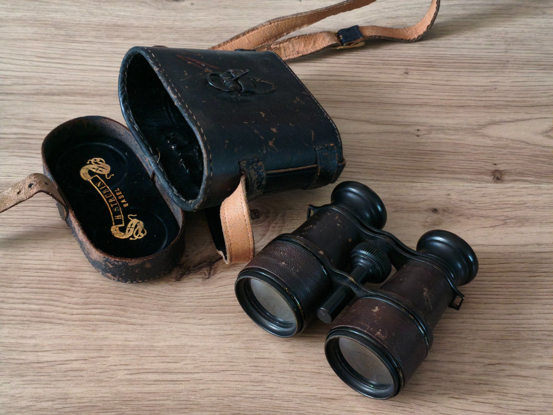 Jumelles: Antikes Fernglas mit Etui (evtl. Strübin Basel) – D'occasion à Schaffhausen par philscardstore