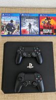 PlayStation 4 Konsole mit zwei Controllern und 3 Spielen