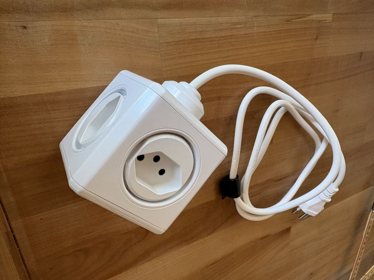 Spine: Doppelstecker / Mehrfachstecker Würfel – Nuovo (secondo la descrizione) da Rümlang venduto da Fledermaus16