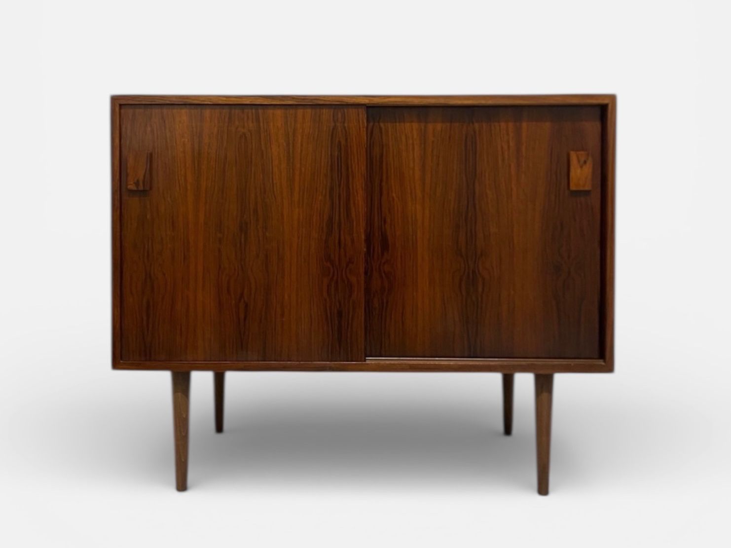 Cassettiere: Palisander Sideboard Kommode Brouer MidCentury Denmark – Usato da Basel venduto da MidMod20C