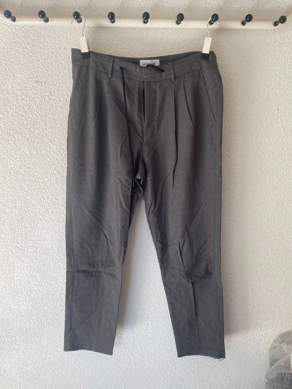 Pantaloni: Light Grey Chino with elastic waist S/M – Usato da Lausanne venduto da amaury.h